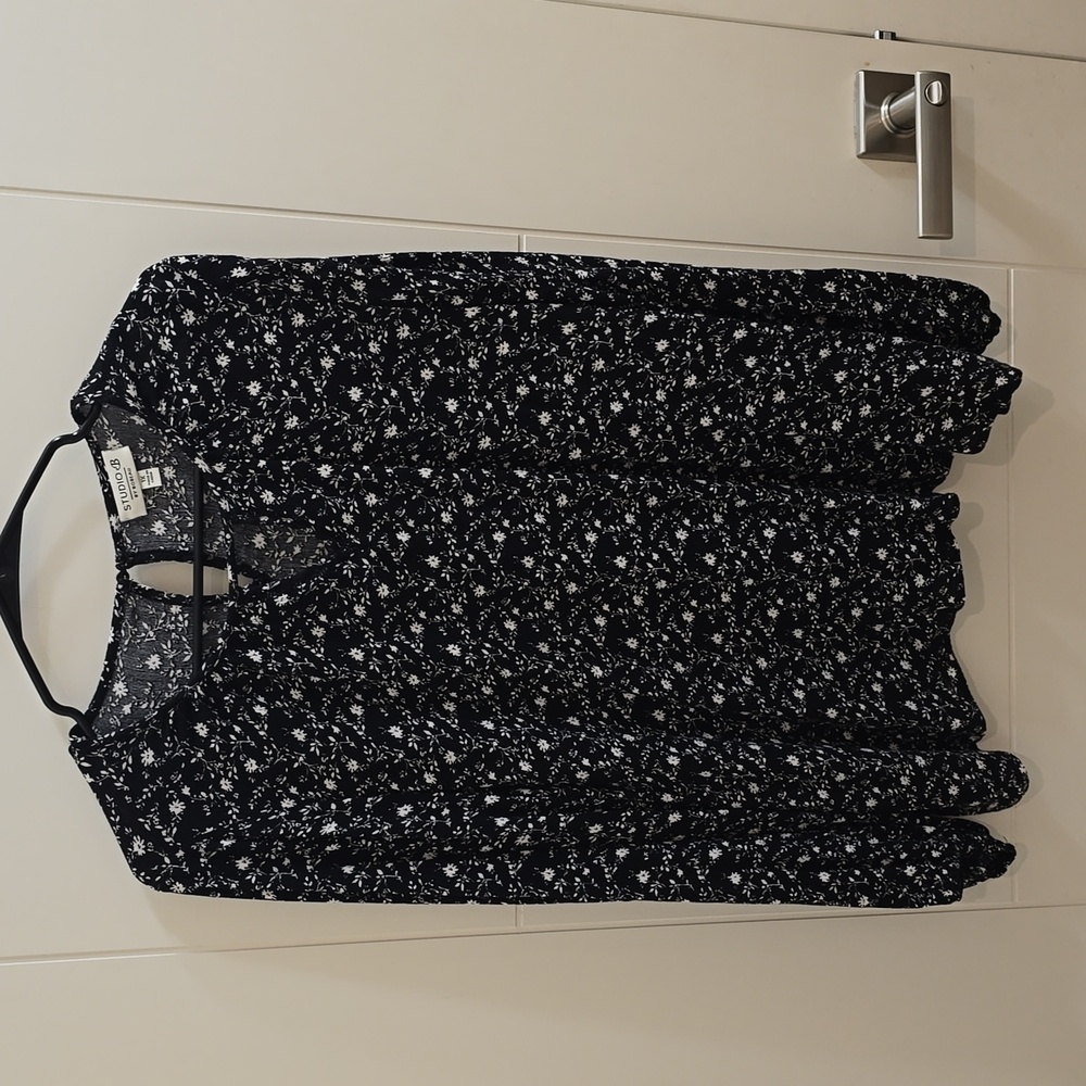 Black and white floral top